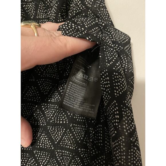 H&M Size 6 Blouse Black Sleeveless Button Sheer Chiffon Great with Leggings - Picture 5 of 7